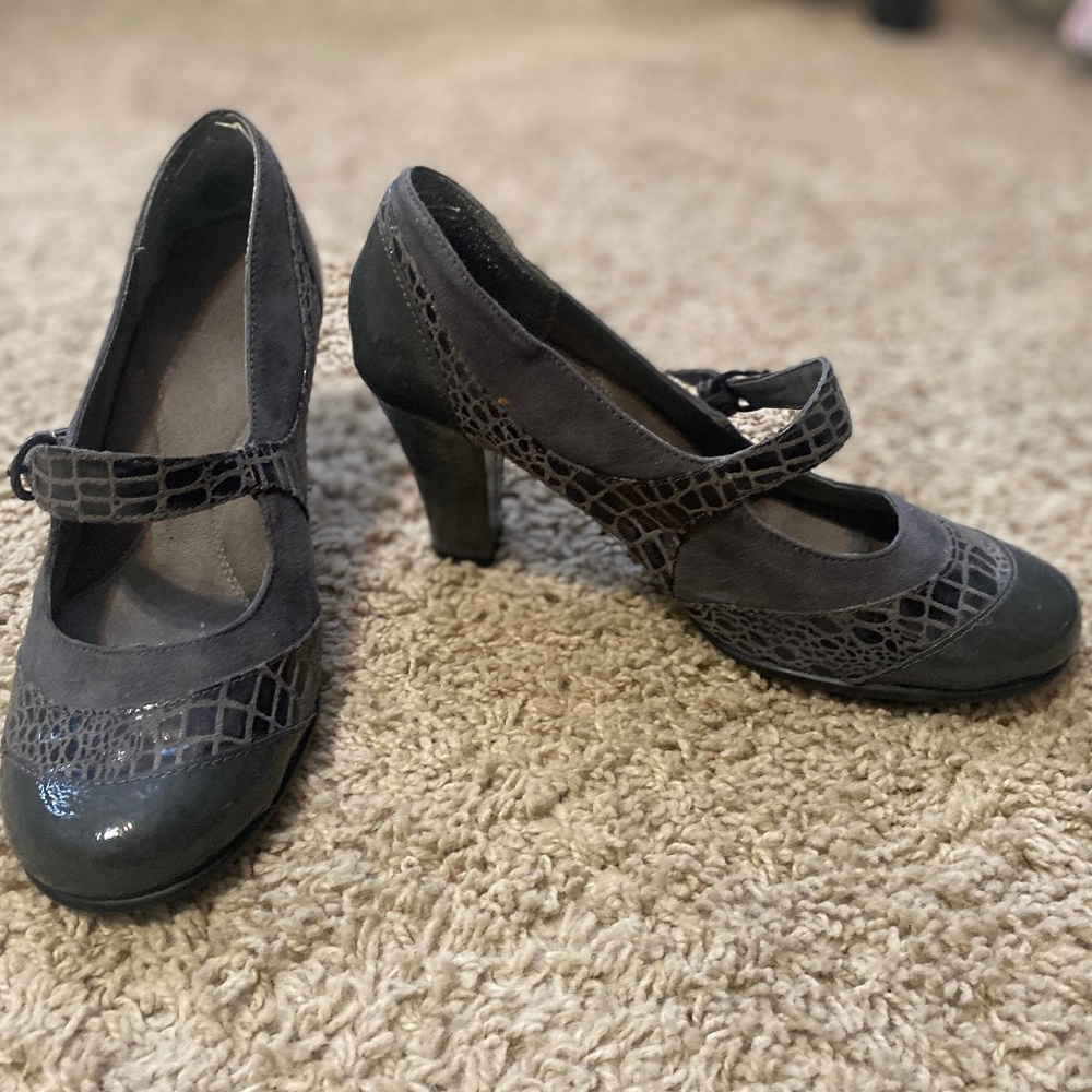 Gray Leather & Suede Mary Jane Heels Size 6.5